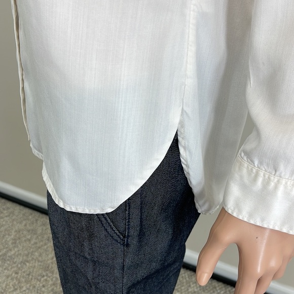 Old Navy Women’s Cloud Nine Relaxed Tencel Patch Pocket Button Down Shirt - Picture 9 of 16